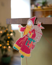 Load image into Gallery viewer, SAINT NICHOLAS SEWN GARLAND