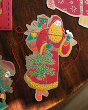 Load image into Gallery viewer, SAINT NICHOLAS SEWN GARLAND