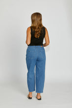 Load image into Gallery viewer, TRURO BARREL LEG JEANS