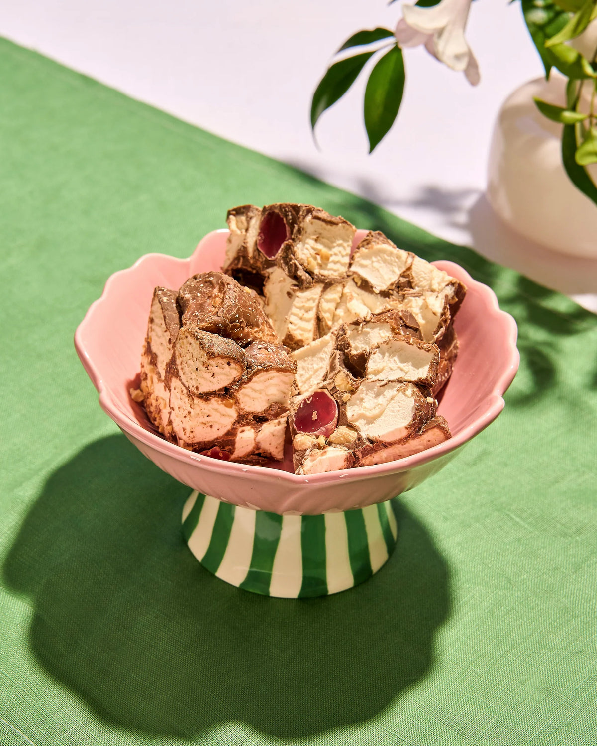 BLUSH STONEWARE FLOWER BOWL ON STAND