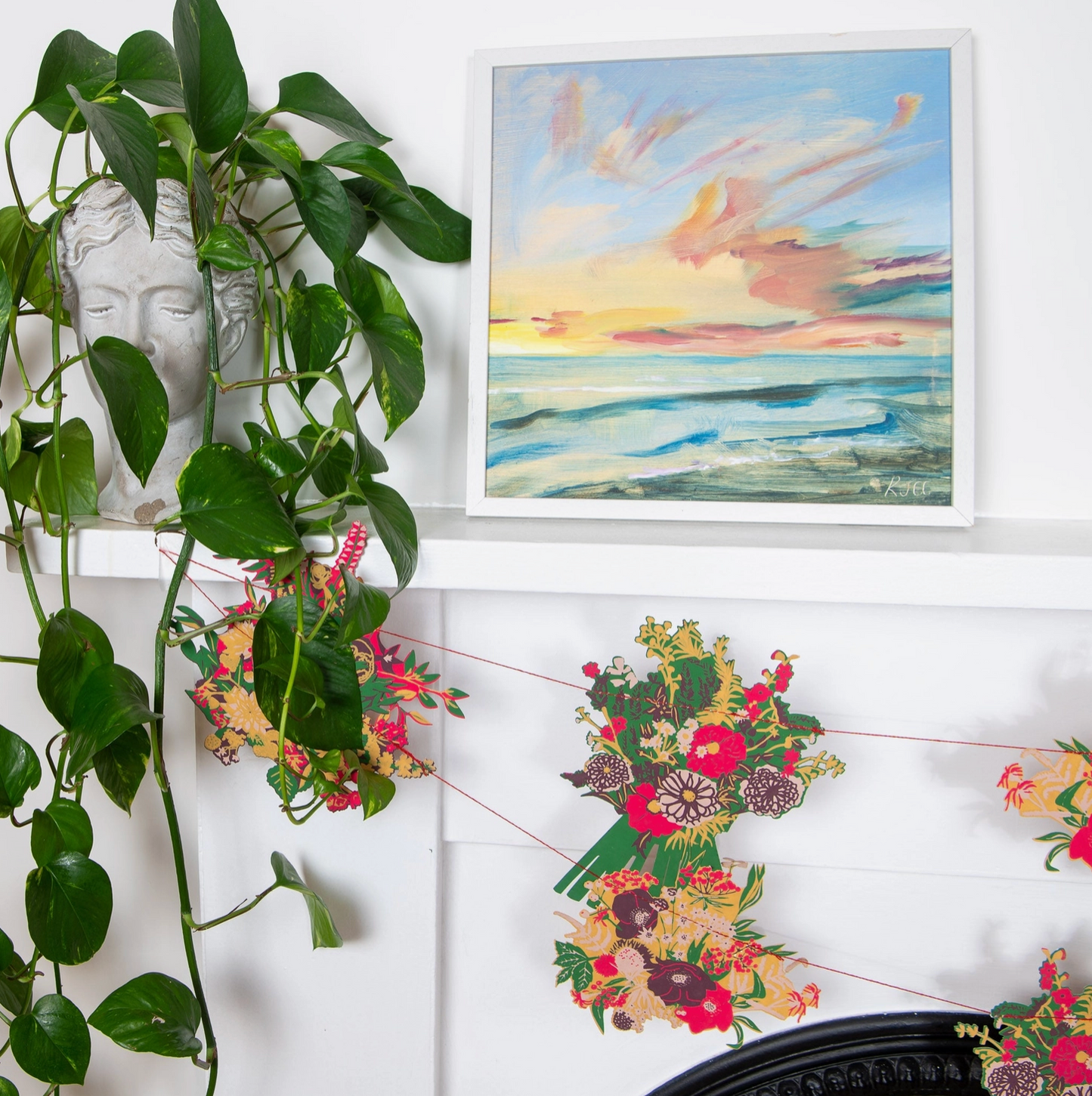 RED BOUQUET GARLAND