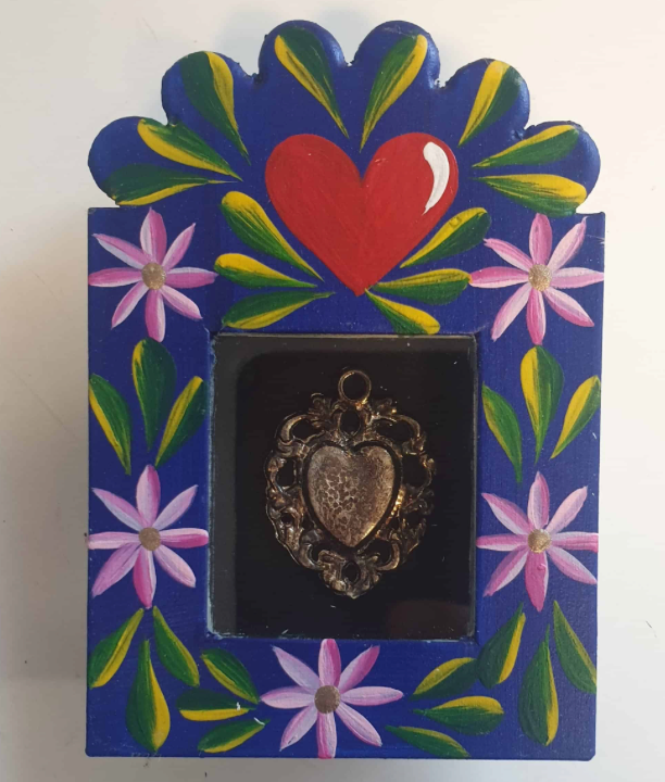 TIN NICHO SACRED HEART MILAGRO, WALL HANGING