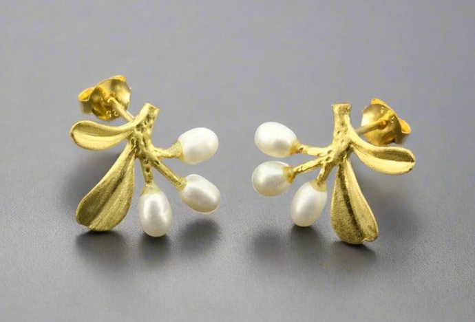 SNOWBERRY PEARL STUD EARRINGS  - GOLD OVER SILVER