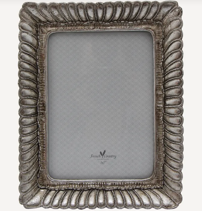 FANNED OVAL FRAME - LARGE