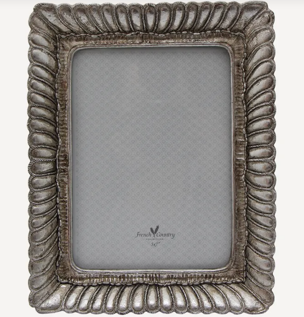 FANNED OVAL FRAME - LARGE