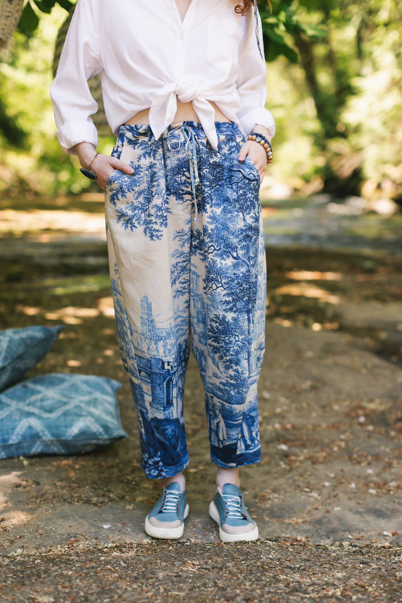 Let the Light in Linen Cropped Artist Pant | Blue Delft Print Let the Light in Linen Cropped Artist Pant | Blue Delft Print