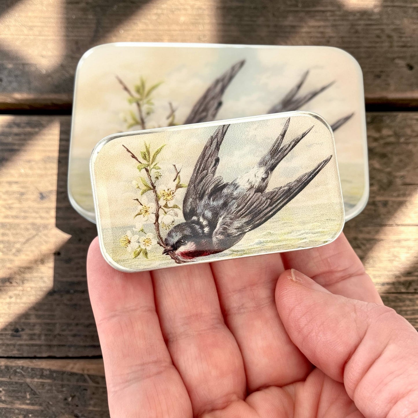 SPRING SWALLOW NOTIONS TIN - LARGE