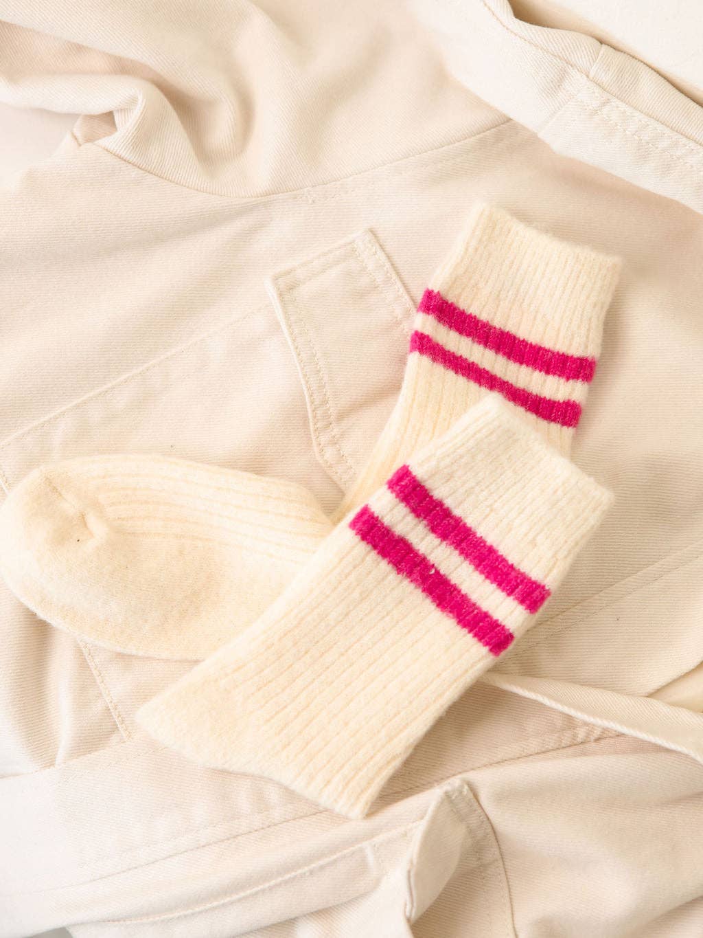 THE COMFIEST SOCKS - CREAM SODA