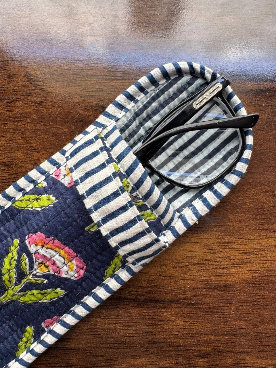 QUILTED COTTON GLASSES CASE - NAVY
