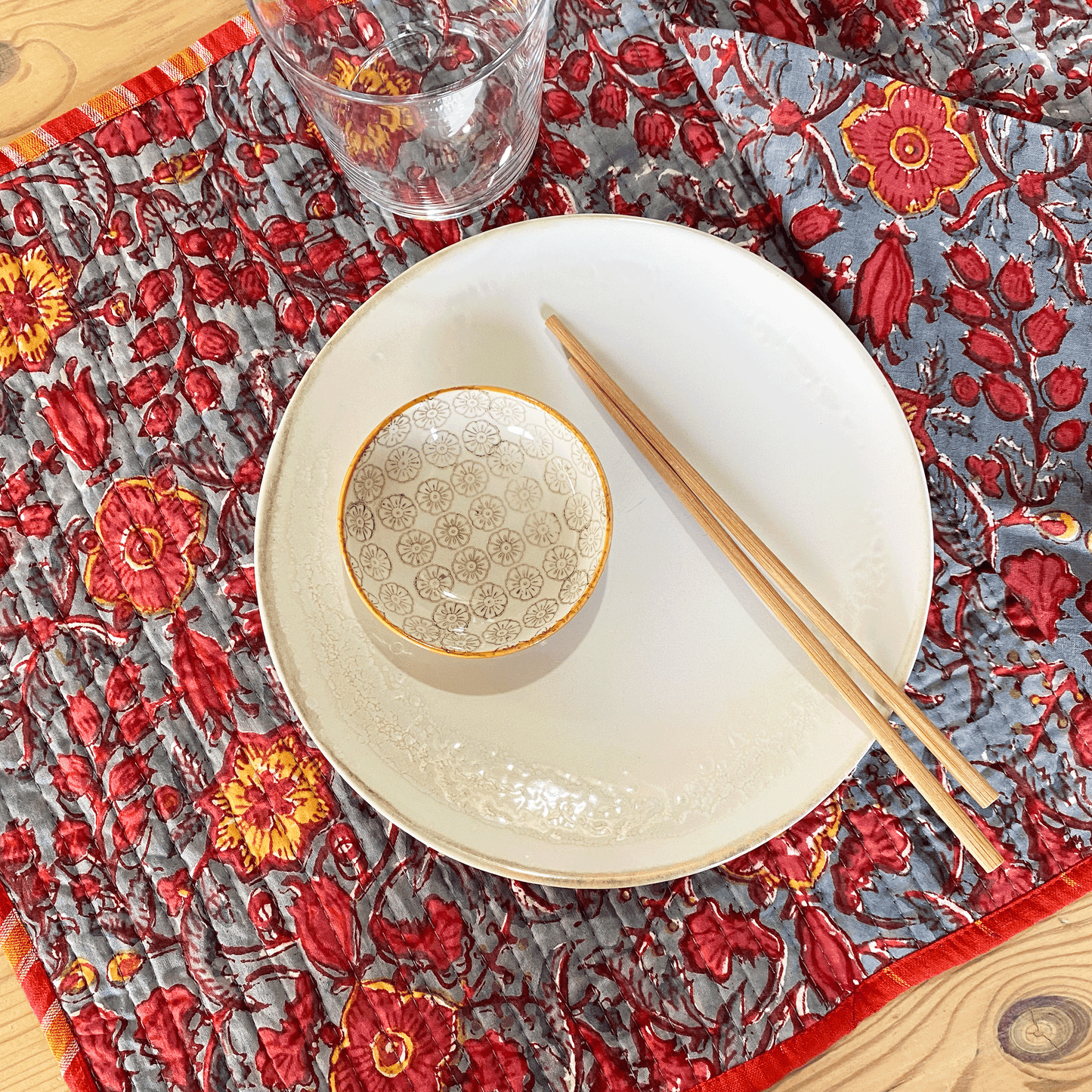 REVERSABLE GREY & RED FLORAL & CORAL IKAT PLACEMATS WITH NAPKINS - SET OF 6