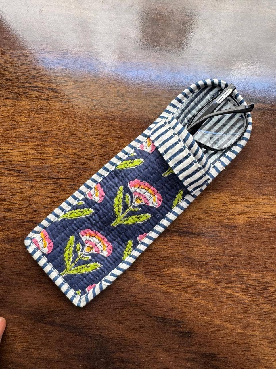 QUILTED COTTON GLASSES CASE - NAVY