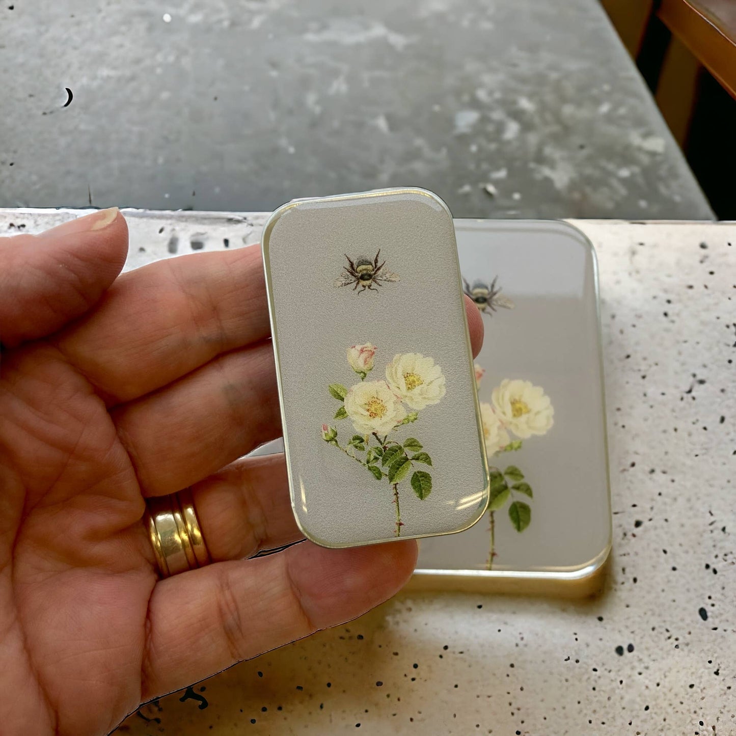 BEE AND ROSE STITCH MARKER TIN - SMALL