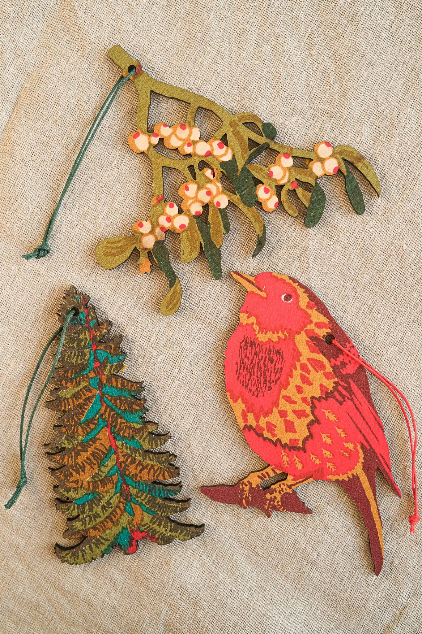 ROBIN WOODEN ORNAMENT