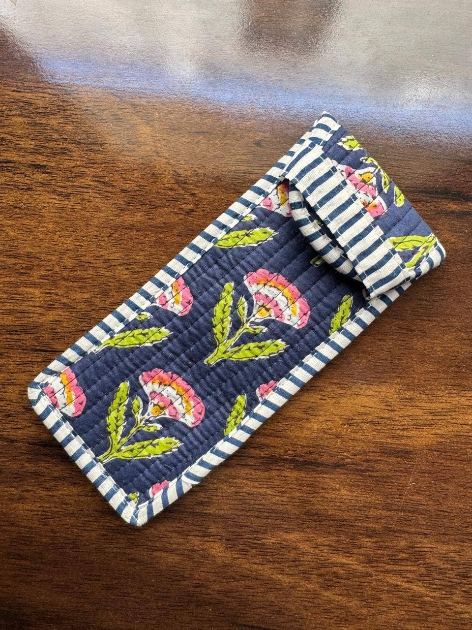 QUILTED COTTON GLASSES CASE - NAVY