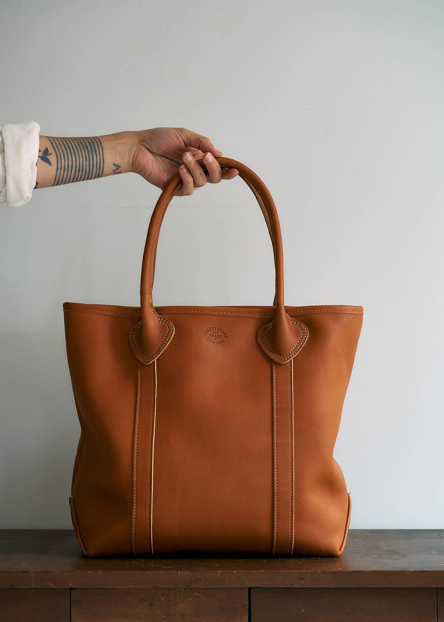 LEATHER PASSENGER TOTE BAG - BROWN