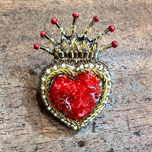 BROOCH - QUEEN OF HEARTS♥️